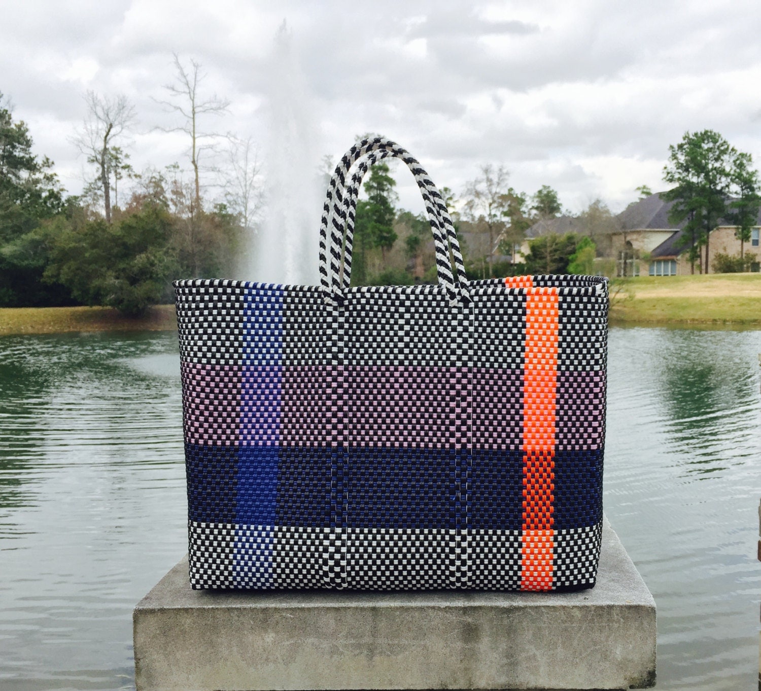 Handwoven plastic bag Beach bag summer bag Plastic di Spiralspiral