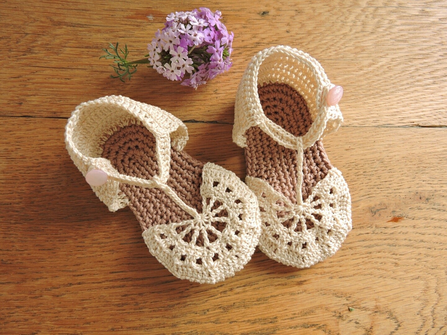 Cream baby sandals crochet pattern. Baby by projectfirstchild