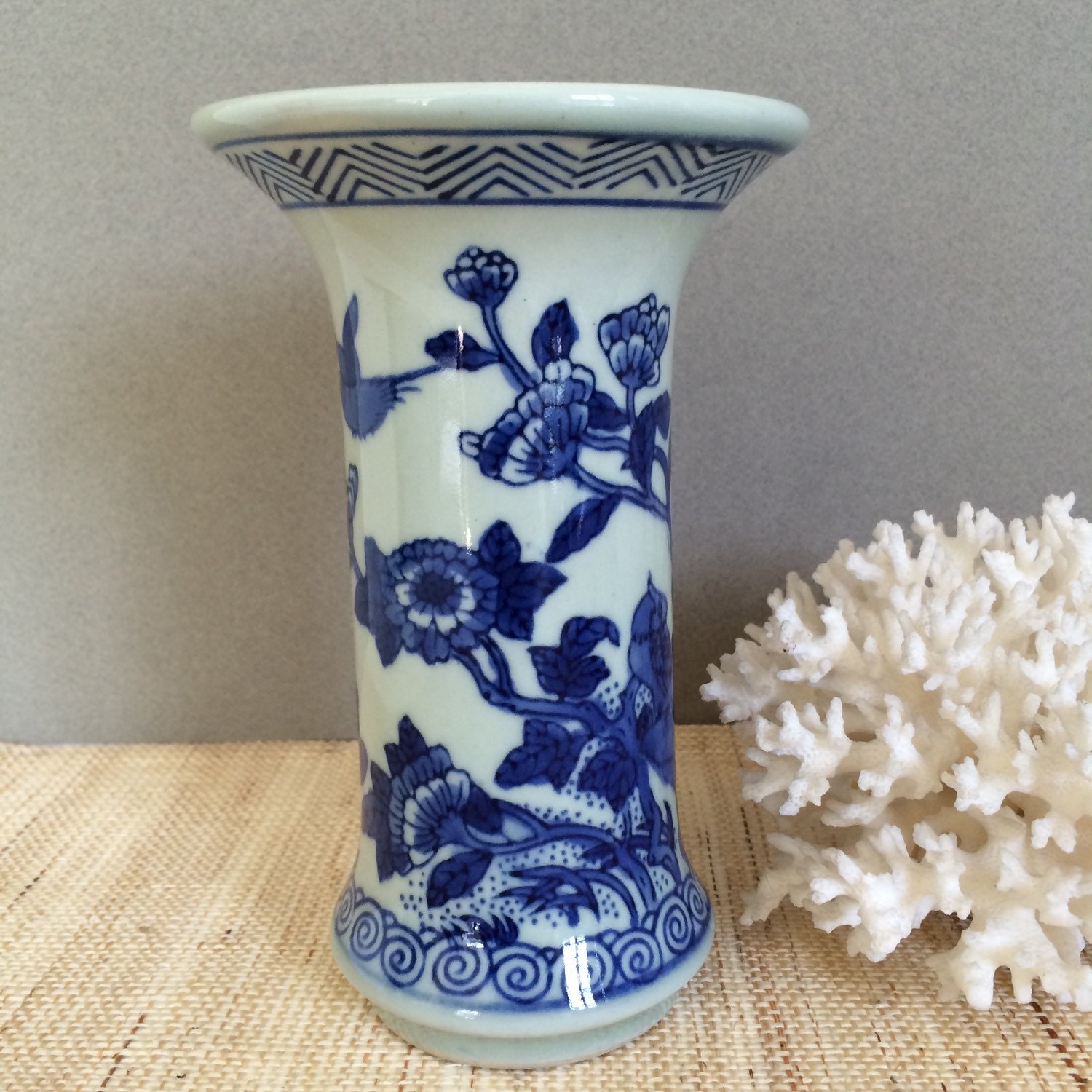 Vintage Blue and white bud vase Blue Willow vintage ginger