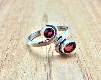 Multi Stone Silver Garnet Ring // 925 Sterling Silver // Oval Cut // Simple Setting