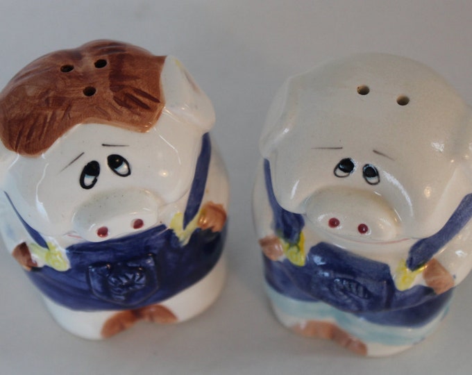 Vintage Pigs Salt and Pepper Shakers, Kitchen Collectible