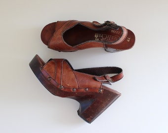 s a l e ... 1970s Wooden Platforms / Ipanema Platforms / Vintage 70s Leather Sandals / 6 6.5
