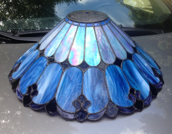 Stained glass lamp shade / blue