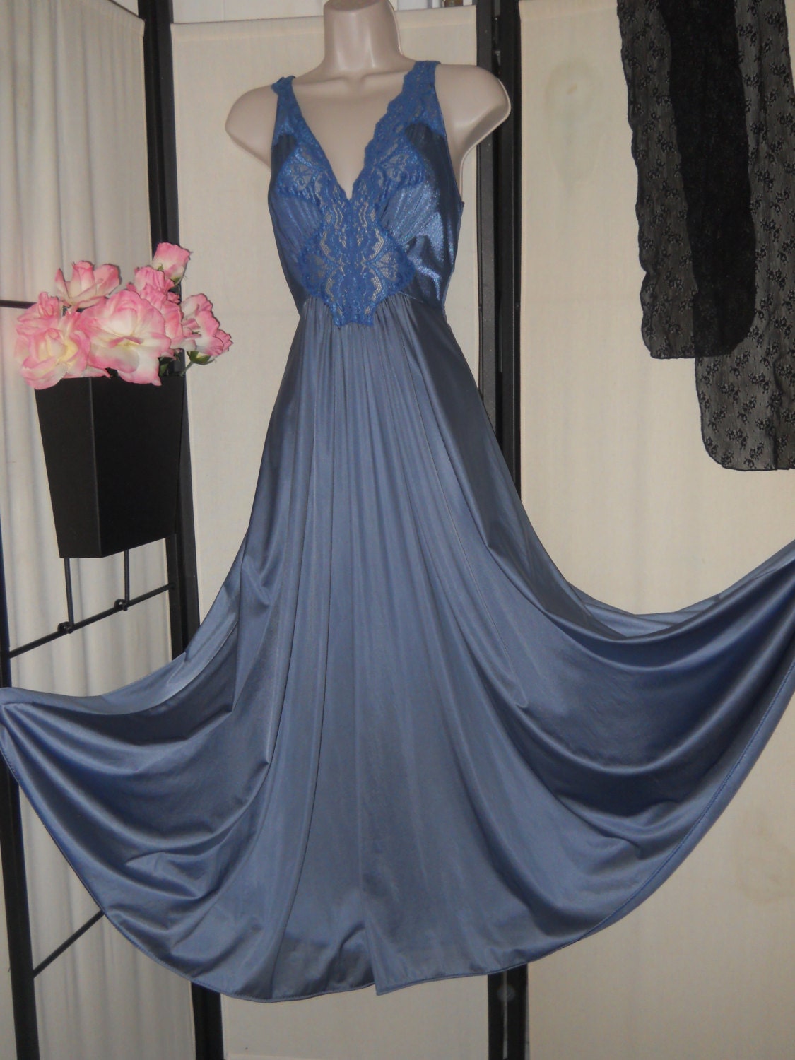 Vanity Fair vintage blue nightgown fabulous full sweep