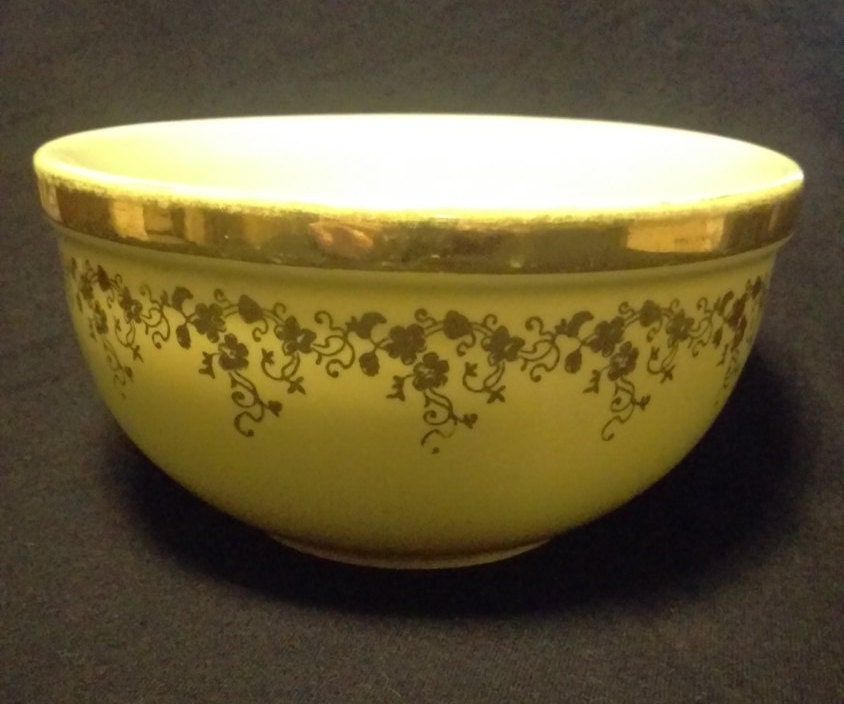 Hall's Superior Quality Kitchenware USA Vintage Yellow