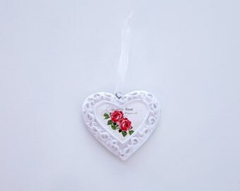 Heart shaped hanging ornament with pink roses. Shabby chic / romantic / girly. Perfect for home decoration or even the Christmas tree.