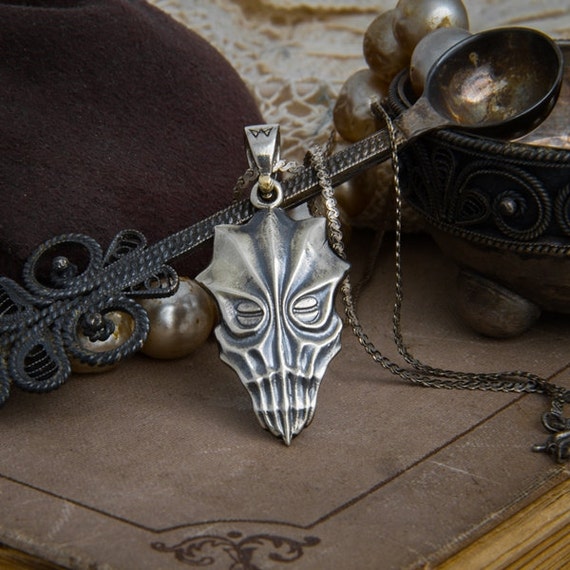 The elder scrolls Dragon Priest Mask Dukaan amulet by Mastenarium