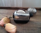On Sale 1950s Toaster Salt Pepper Shaker Still Works Toast Pops On Sale 1950s Toaster Salt Pepper Shaker Still Works Toast Pops