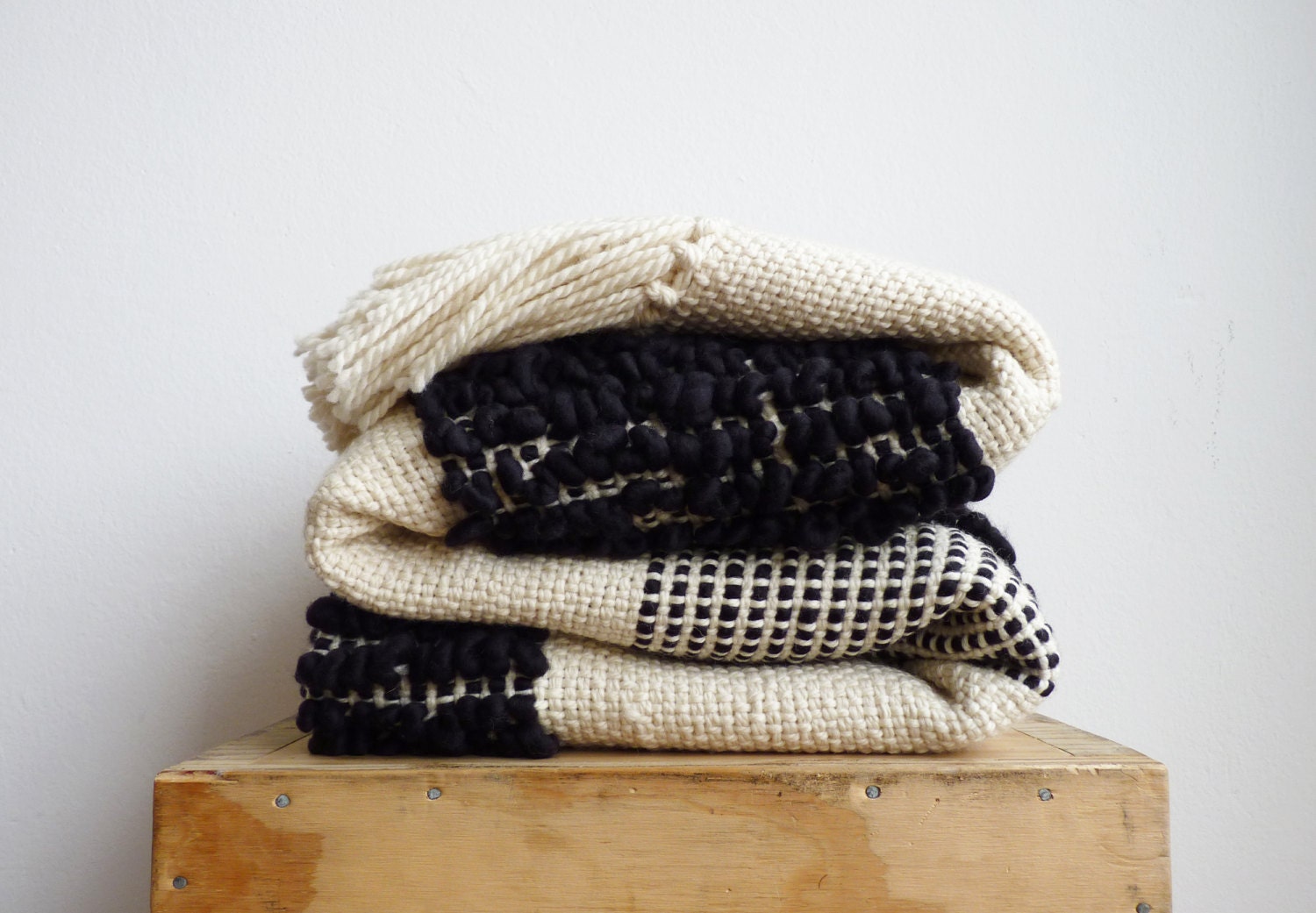 Geometric wool throw Chunky knit Loops Black and white