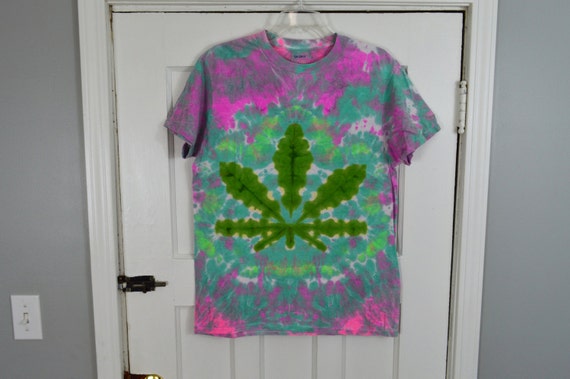 pot leaf tie dye shirt diy