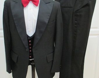42L Vintage 1970s Tuxedo 3 piece, Mens Formal Wear, 70s Mens black vintage tuxedo, Mad Men tuxedo, Mens Evening Wear, Mens Black tuxedo,