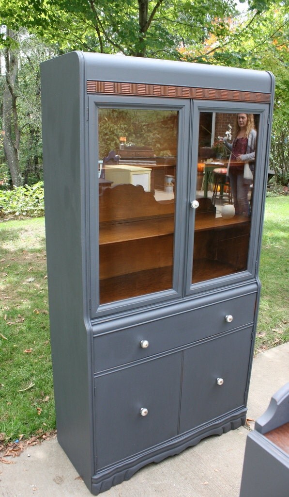 Waterfall Hutch in Charcoal Haute Juice