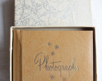 The C R Gibson Co. USA 1960's Era "Photo Pack" ~ Photograph Album ~ Brag Book In Original Box Never Used