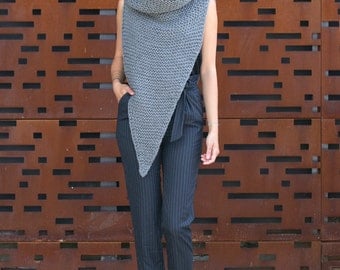 Pointy Cowl – extra chunky vest with oversized knit turtleneck cowl / hood