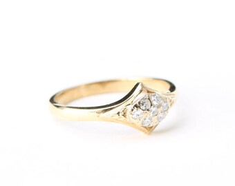Unique vintage diamond engagement ring in 9 carat gold circa the 80's 1980's for her UK