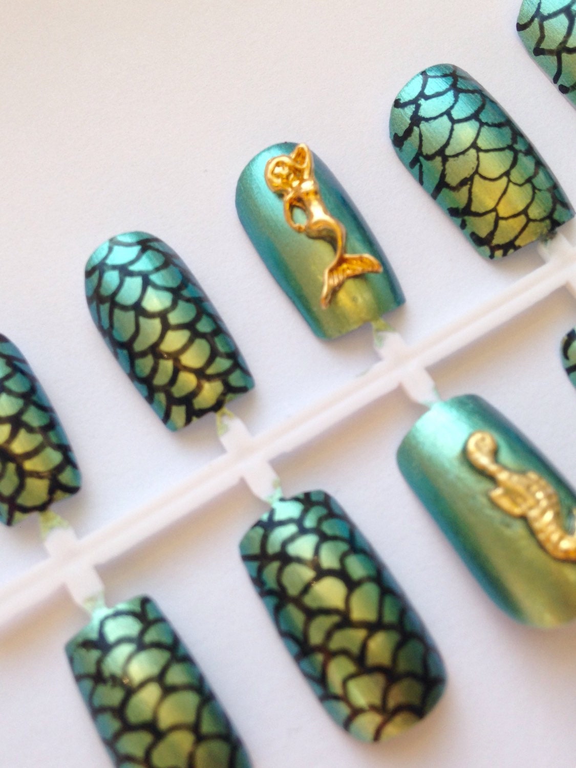 Mermaid Fake Nails.Metallic Green Nail Polish.3D Nail