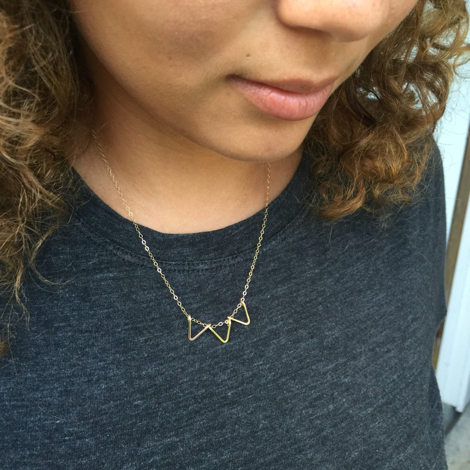 TRIANGLE NECKLACE の+inforsante.fr