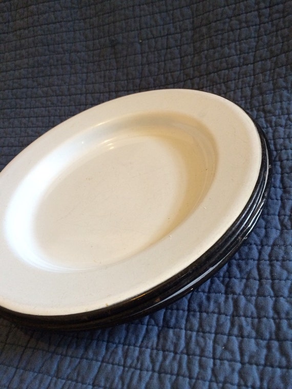 4 Enamelware Plates/Vintage Enamelware by LadyVintage81 on Etsy