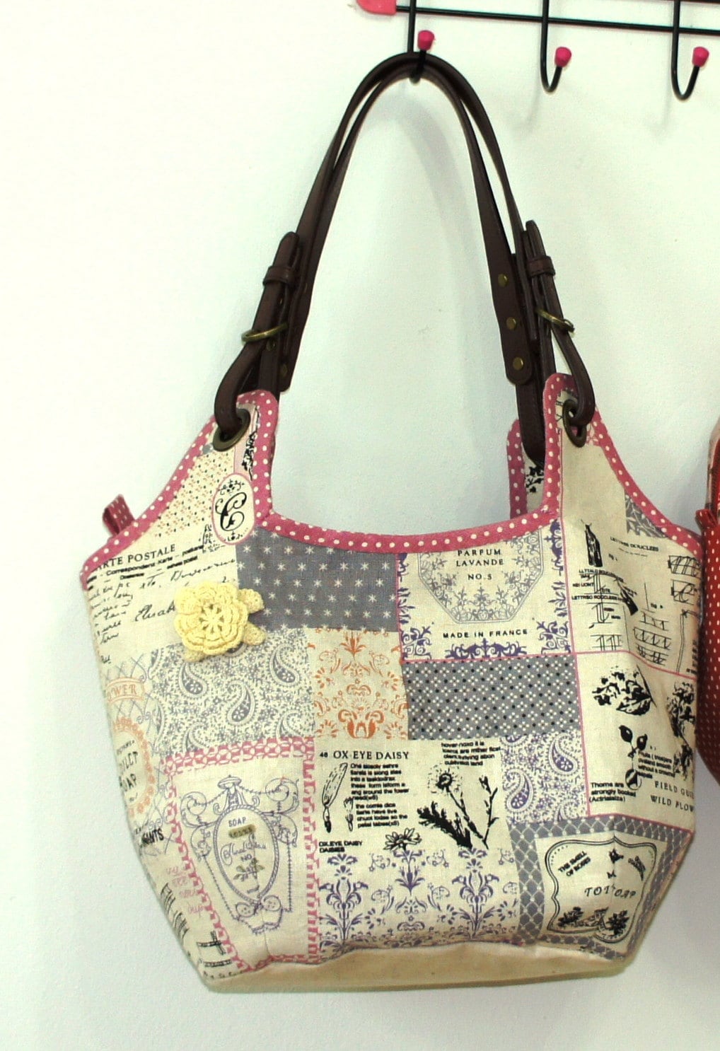 Multi compartment ladies handbag with adjustable by PucaPica