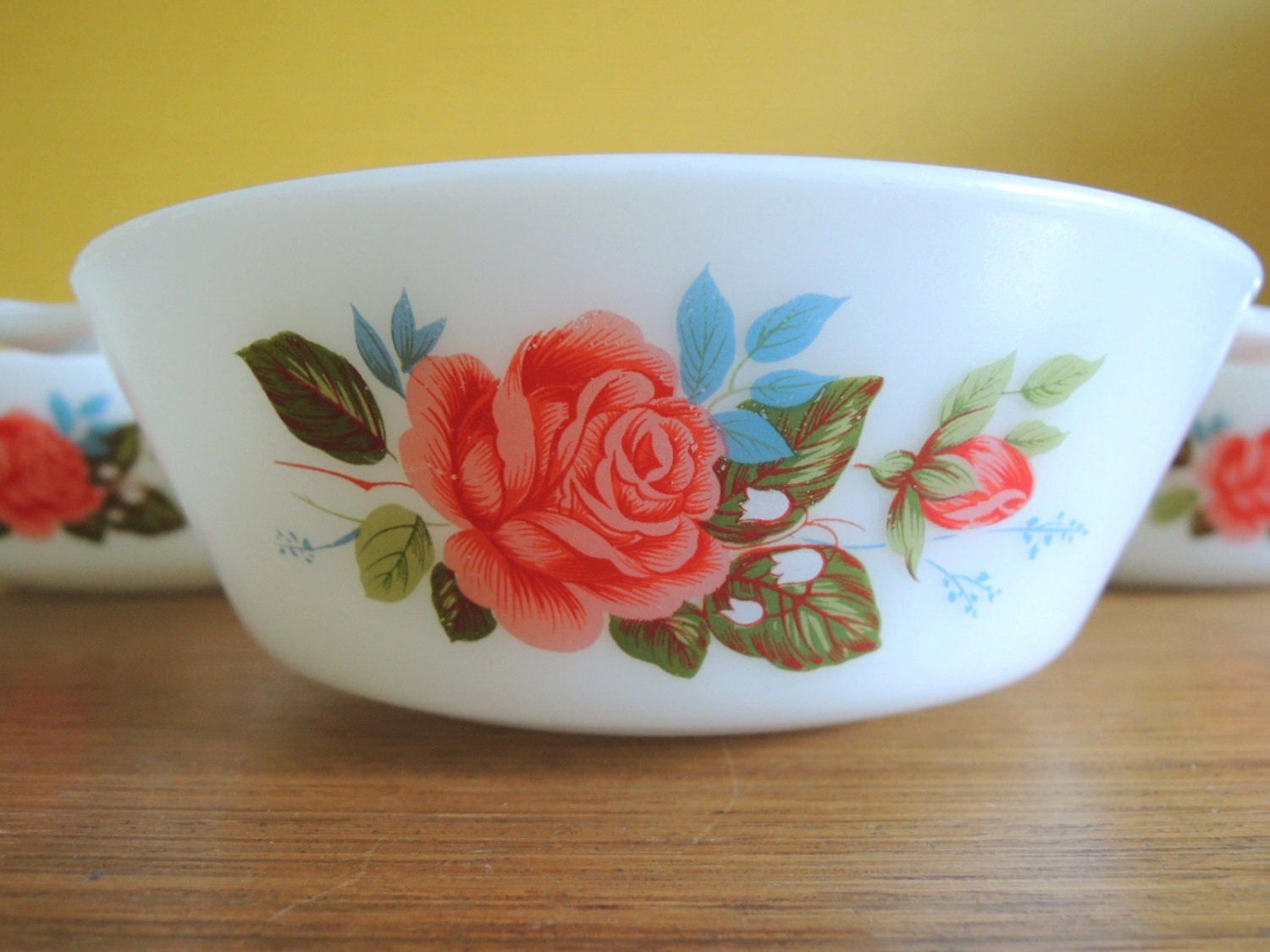 JAJ Pyrex Lovely Cottage Rose Pattern Bowls / Set of Three