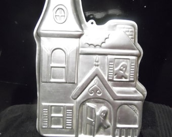 Halloween Haunted House cake pan by Wilton