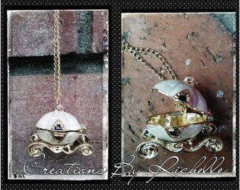 Elegant Cinderella carriage necklace