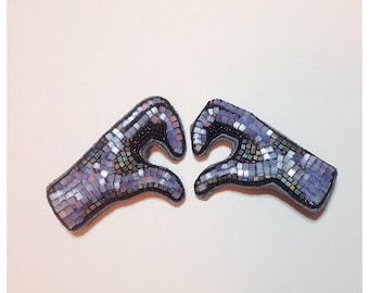 Hands beaded brooch set
