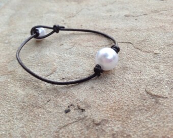 Single Pearl Leather Bracelet