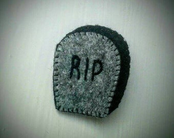 Halloween gravestone/RIP brooch/badge/ pin