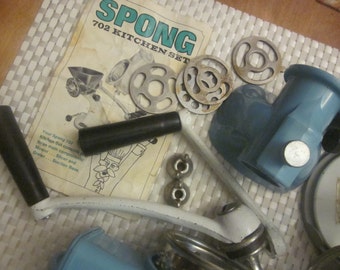 MEAT GRINDER Hand Crank Vintage Mincer/Slicer/Grater