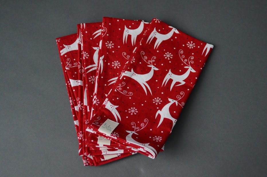 4 Cloth Dinner Napkins Christmas Reindeer theme Red White