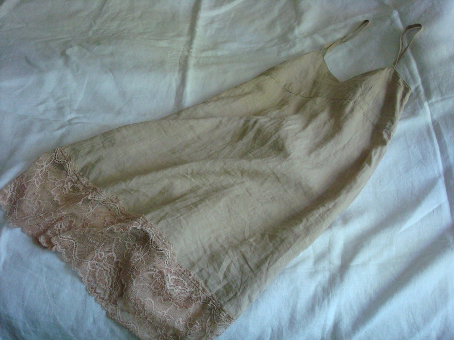 White nightgown linen nightgown nightdress with wide luxury