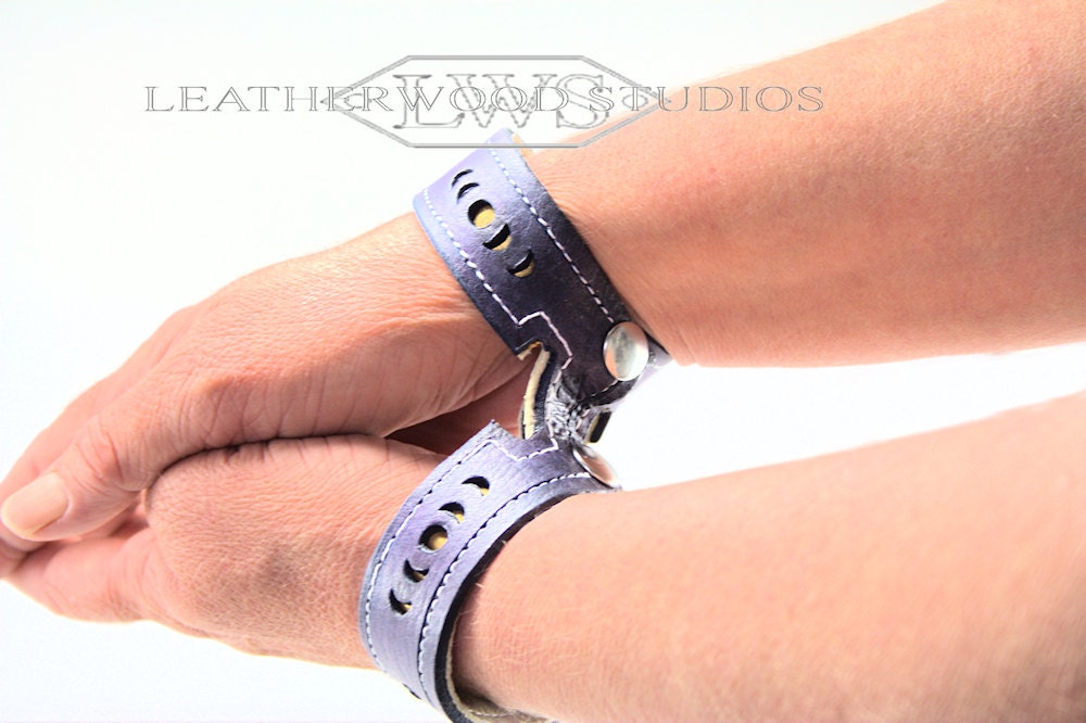 BDSM Bondage Leather Cuffs Wrist Restraints Slave Submissive