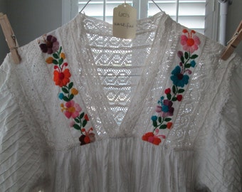 Beautiful embroidered pin-tucked white Mexican sundress, L to free size!