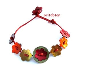 Buttons bracelet, button jewelry made of vintage flowers shell buttons and round new buttons