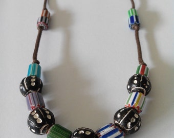 Collier perles de verre et terre cuite