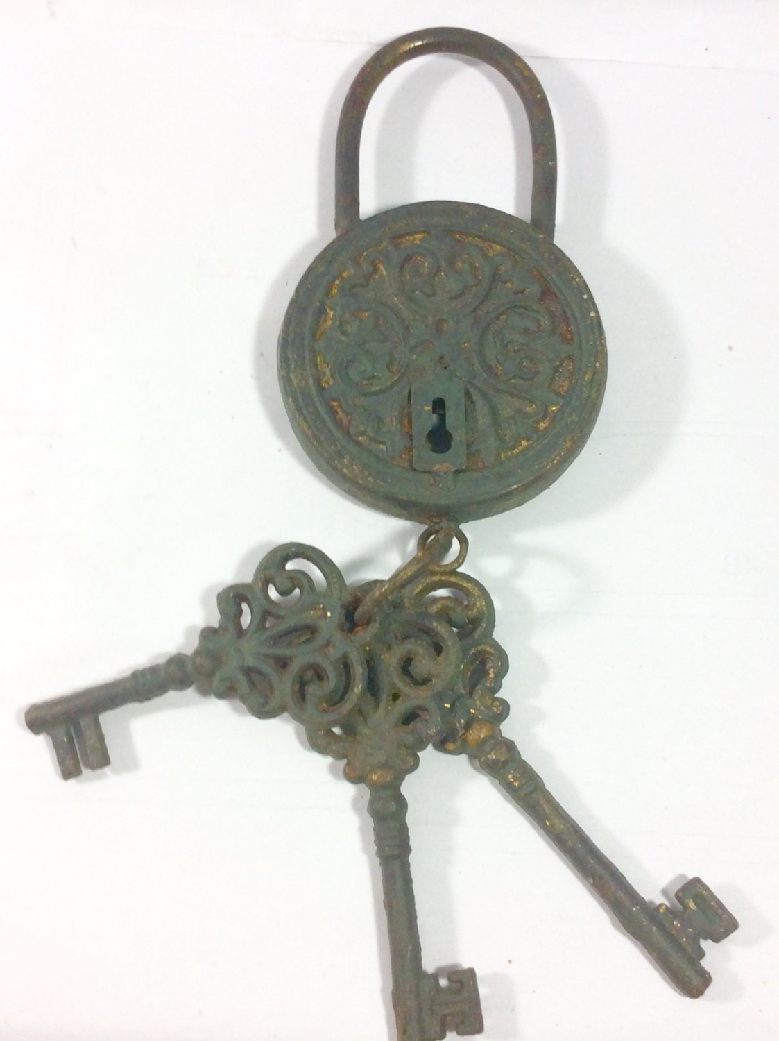 Replica prop antique jail lock with 3 keys