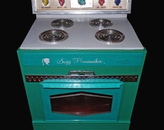 Vintage Suzi Homemaker oven stove childrens toy working 1960's