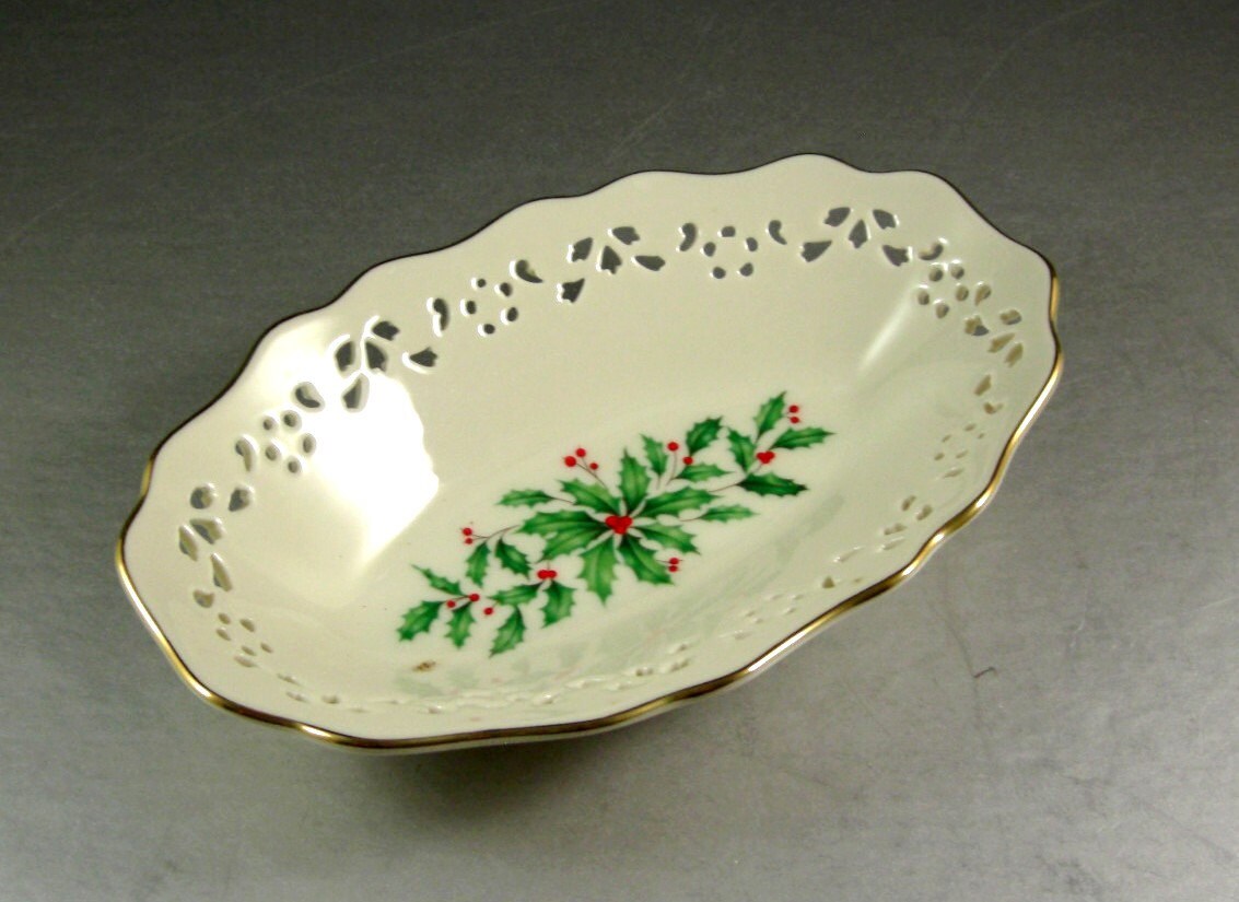 Lenox Holiday Small Pierced Oval Bowl Tray Dish / Holly