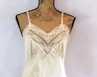 Vintage Lace Nightgown Bombshell Peignoir Set by LuluandGandore