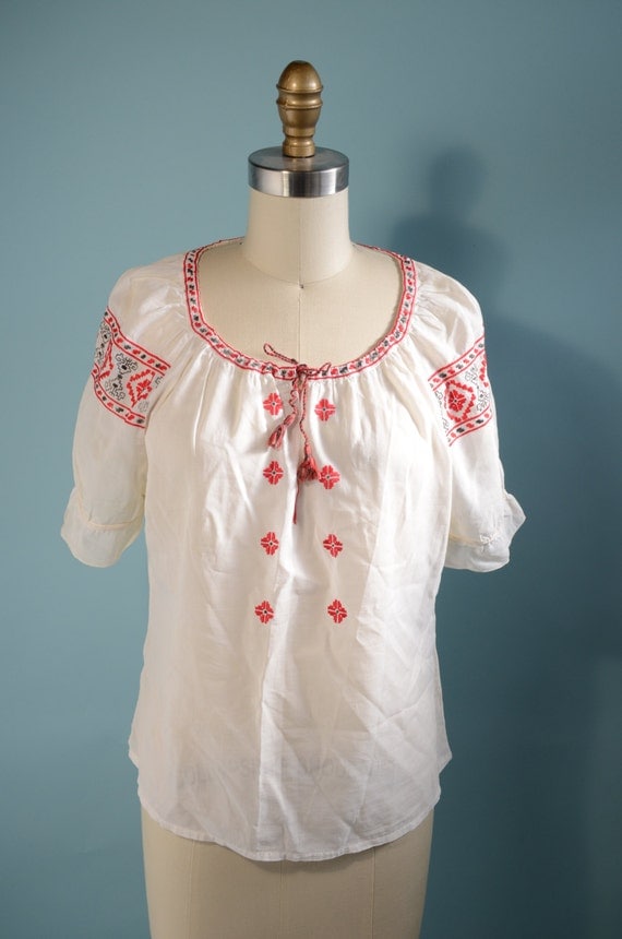 Vintage 70s White Embroidered Boho Peasant Top/ Penny Lane