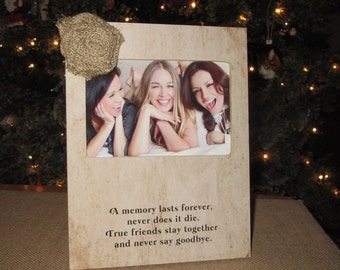 Best Friends Picture Frame Gift Sign A memory lasts forever, never does it die. True friends stay together and never say goodbye