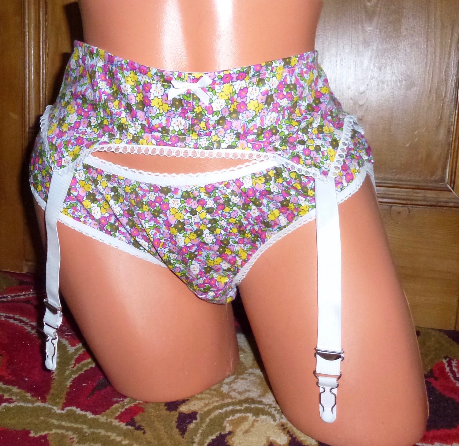 Vintage style cotton floral garter belt many sizes four straps