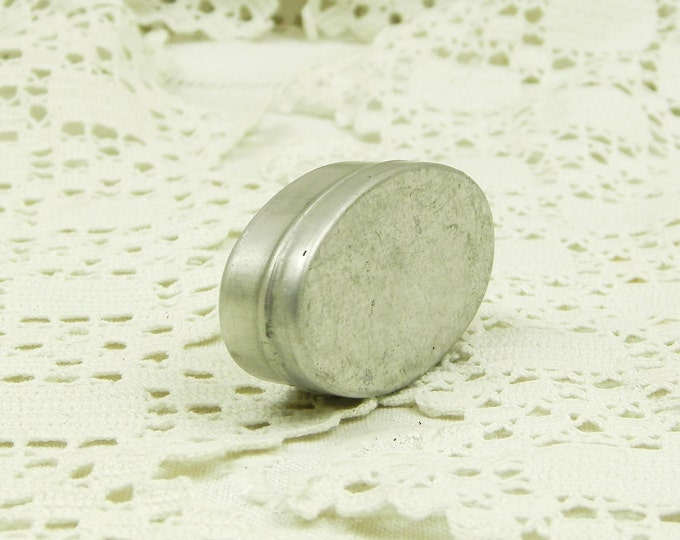 Small Vintage French Oval Shaped Pill Tin Made of White Metal Tin, Tiny Silver Metal Box from France, Retro Brocante, Decor Small Vintage French Oval Shaped Pill Tin Made of White Metal Tin, Tiny Silver Metal Box from France, Retro Brocante, Decor