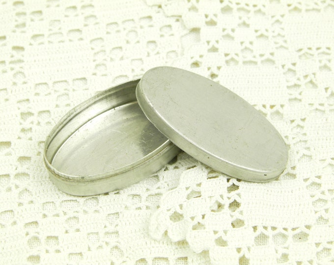 Small Vintage French Oval Shaped Pill Tin Made of White Metal Tin, Tiny Silver Metal Box from France, Retro Brocante, Decor Small Vintage French Oval Shaped Pill Tin Made of White Metal Tin, Tiny Silver Metal Box from France, Retro Brocante, Decor