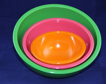 Vintage Zak Stackable Plastic Melamie Bowls Set of 3