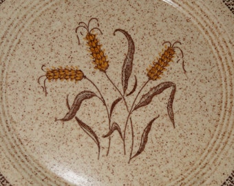 Set of 4 Homer Laughlin Wheat Pattern Dinner Plates / Homer Laughlin / Discontinued