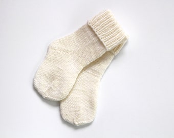 Merino wool baby socks - Knit newborn socks - White hand knitted socks for baby - Newborn gift - Made to order