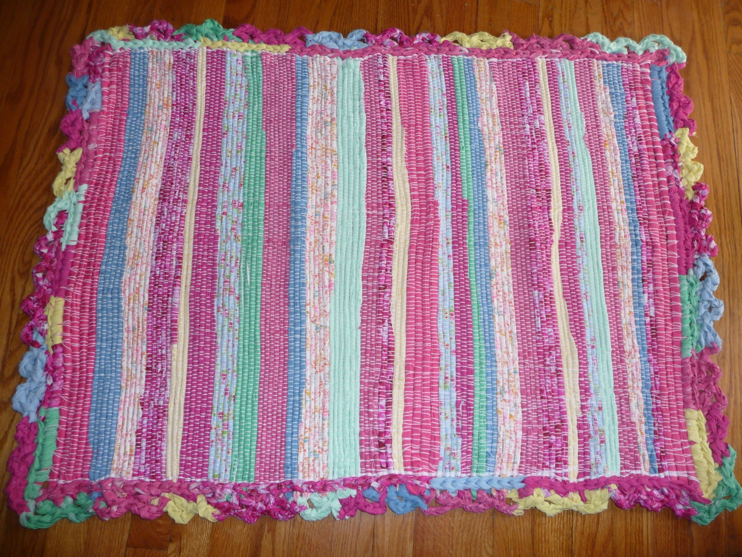 Loom Woven Rag Rug with Crochet Scallop Border 32 x 43