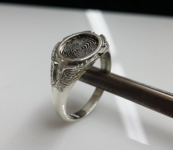 Memorial fingerprint ring. Fingerprint jewelry.